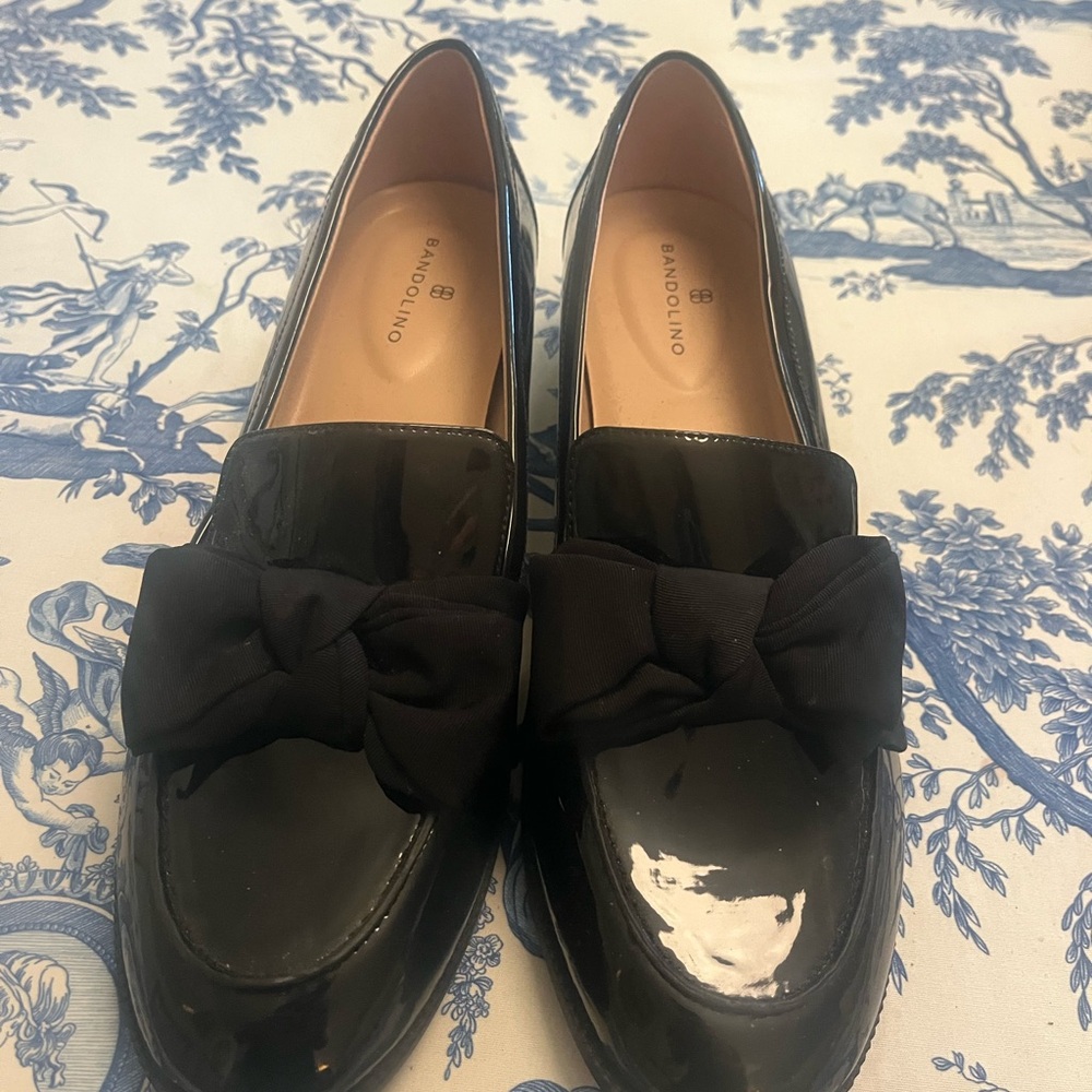 Bandolino Black Flats with Bow Detail